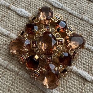 Beautiful preowned vintage Swarovski Brooch